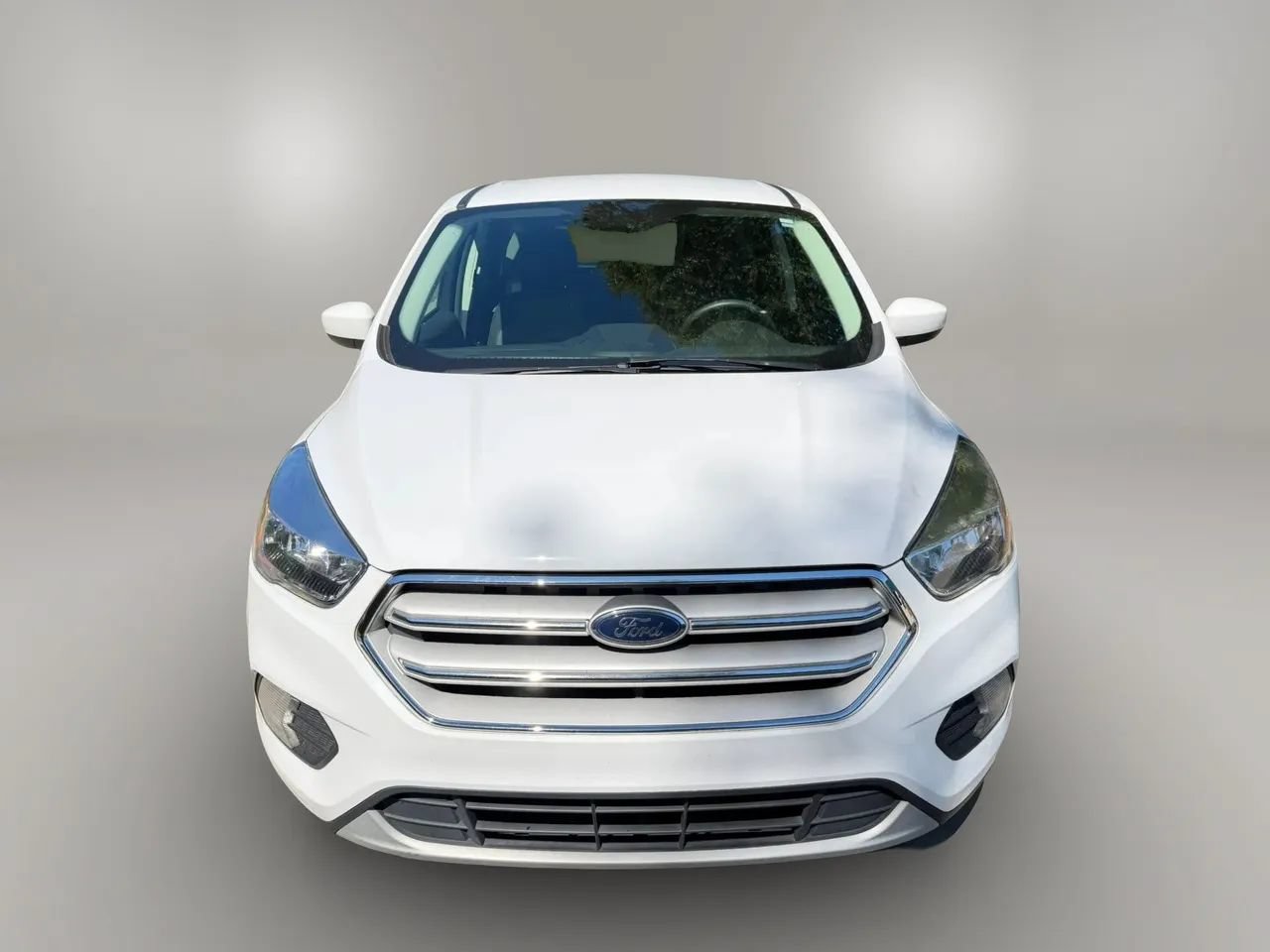 Used 2019 Ford Escape SE FWD image 2