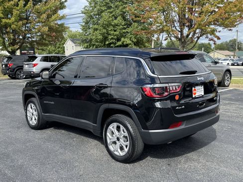 Used 2025 Jeep Compass Latitude w/ Convenience Group AWD/4WD image 4
