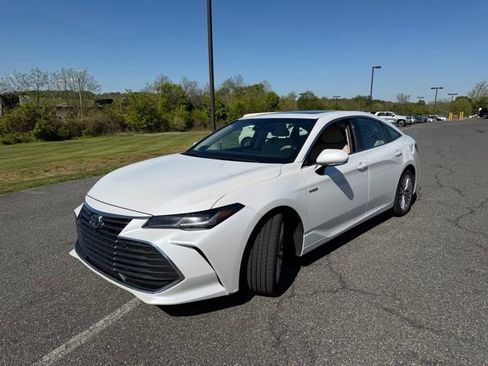 Used 2020 Toyota Avalon Limited w/ Advanced Safety Package FWD image 3