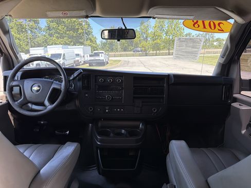 Used 2018 Chevrolet Express 2500 Extended RWD image 26