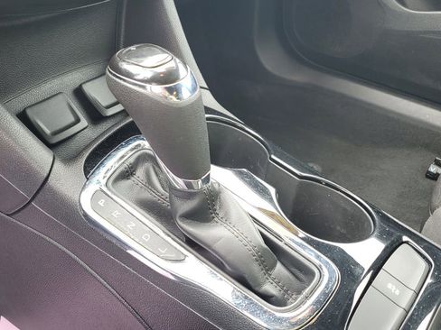 Used 2017 Chevrolet Cruze Premier image 24