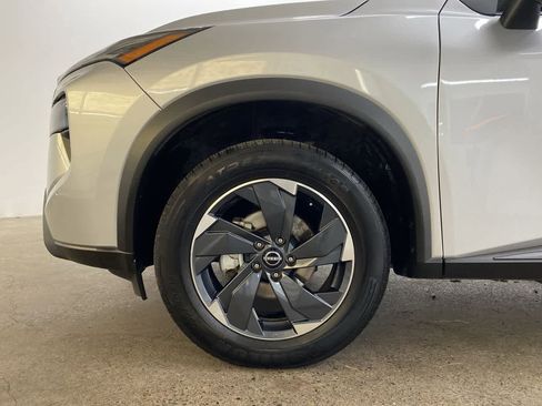 Used 2024 Nissan Rogue SV image 11