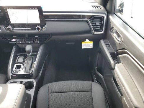 New 2025 GMC Canyon Elevation image 16