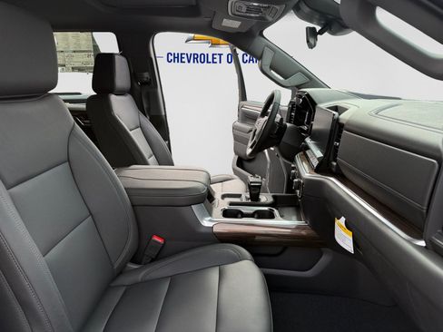 Used 2026 Chevrolet Silverado 1500 LT Trail Boss w/ LT Trail Boss Premium Package AWD/4WD image 13