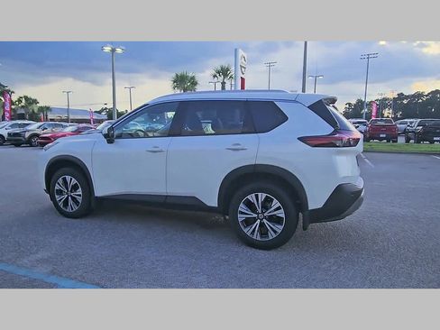 Used 2021 Nissan Rogue SV w/ Premium Package FWD image 27