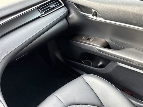 Used 2023 Toyota Camry SE image 17