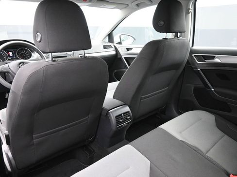 Used 2016 Volkswagen e-Golf SE w/ DC Fast Charging Package image 7