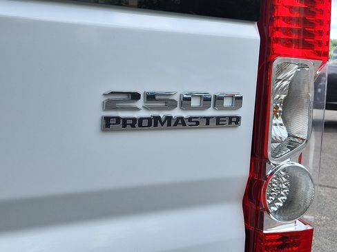 Used 2025 RAM ProMaster 2500 w/ U-Haul Equipment Group FWD image 32