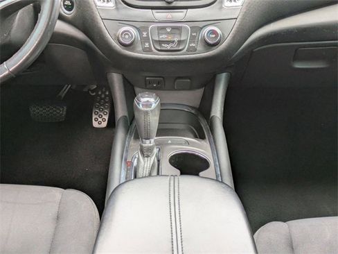 Used 2017 Chevrolet Malibu LT image 21