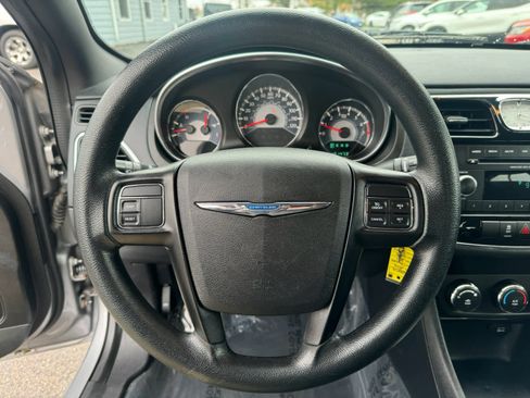 Used 2014 Chrysler 200 LX image 18