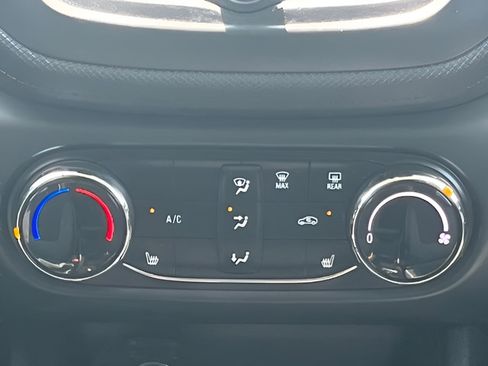 Used 2023 Chevrolet TrailBlazer LT FWD image 26