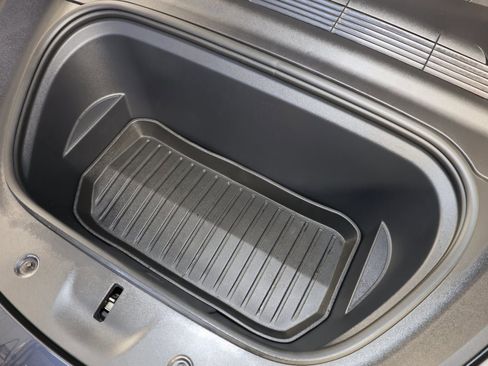 Used 2023 Tesla Model Y Long Range image 16