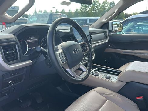 Used 2023 Ford Expedition XLT AWD/4WD image 2