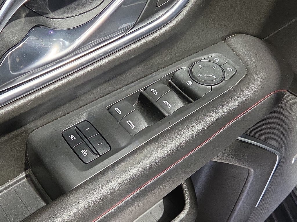 Used 2021 Chevrolet Suburban RST RWD image 18