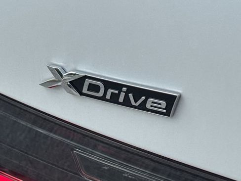 Used 2025 BMW 330i xDrive Sedan AWD/4WD image 10
