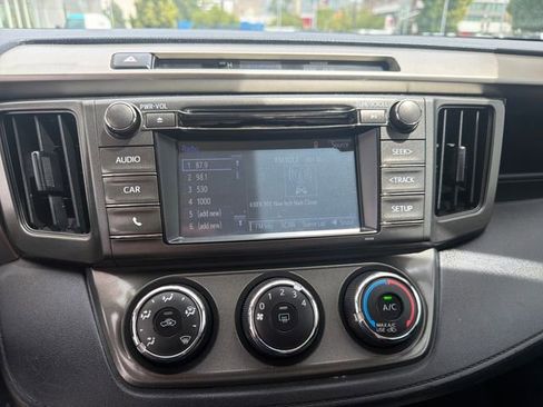 Used 2015 Toyota RAV4 LE FWD image 18