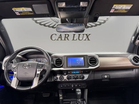 Used 2018 Toyota Tacoma Limited AWD/4WD image 11