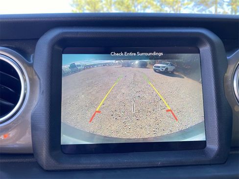 Used 2018 Jeep Wrangler Unlimited Sahara image 20