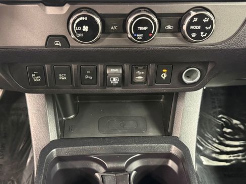 Used 2018 Toyota Tacoma TRD Sport w/ Technology Package RWD image 34