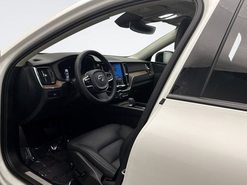 Used 2023 Volvo XC60 B5 Plus w/ Climate Package AWD/4WD image 10
