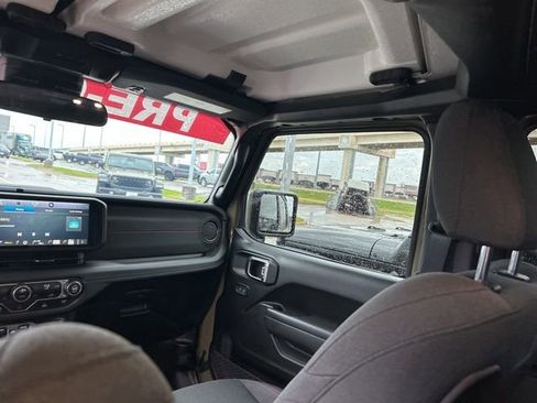 Used 2025 Jeep Gladiator Rubicon image 34