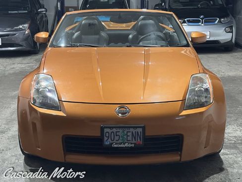 Used 2004 Nissan 350Z Touring RWD image 2