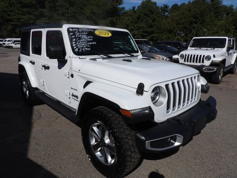 Used 2019 Jeep Wrangler Unlimited Sahara w/ Cold Weather Group image 2