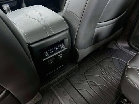 Certified 2022 Chevrolet Traverse LT w/ LT Premium Package AWD/4WD image 26