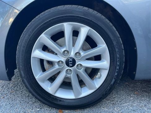 Used 2017 Kia Forte S FWD image 34