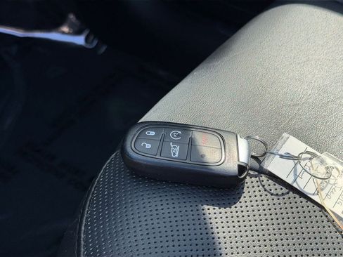 Used 2019 Jeep Cherokee Limited image 31