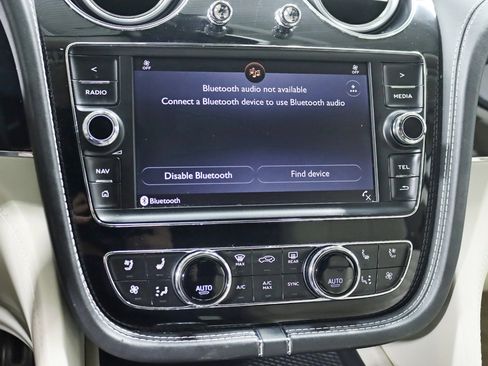 Used 2017 Bentley Bentayga AWD/4WD image 27