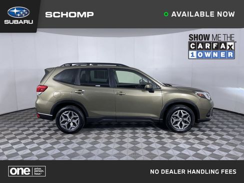 Used 2023 Subaru Forester Premium image 1