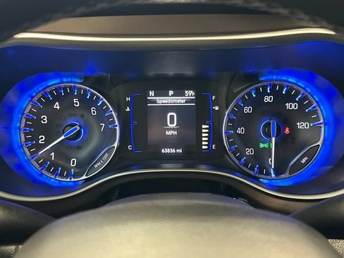 Used 2023 Chrysler Voyager LX FWD image 16