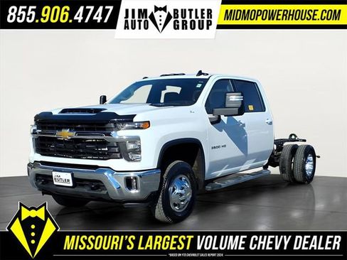 Used 2025 Chevrolet Silverado 3500 LT w/ Convenience Package AWD/4WD image 1