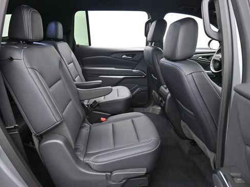 Used 2024 Chevrolet Traverse LT w/ Midnight/Sport Edition FWD image 39