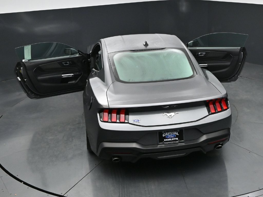 Used 2025 Ford Mustang Coupe RWD image 31