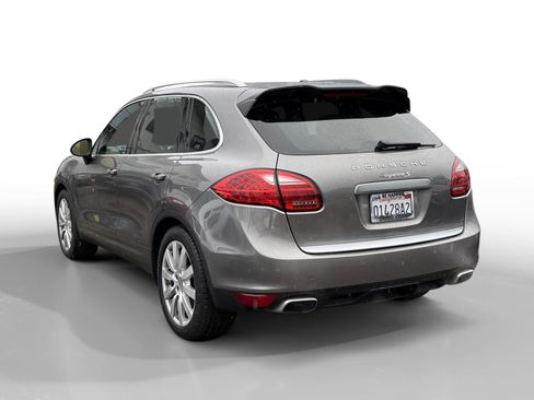 Used 2012 Porsche Cayenne S image 3