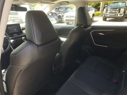 Used 2022 Toyota RAV4 XLE Premium image 14