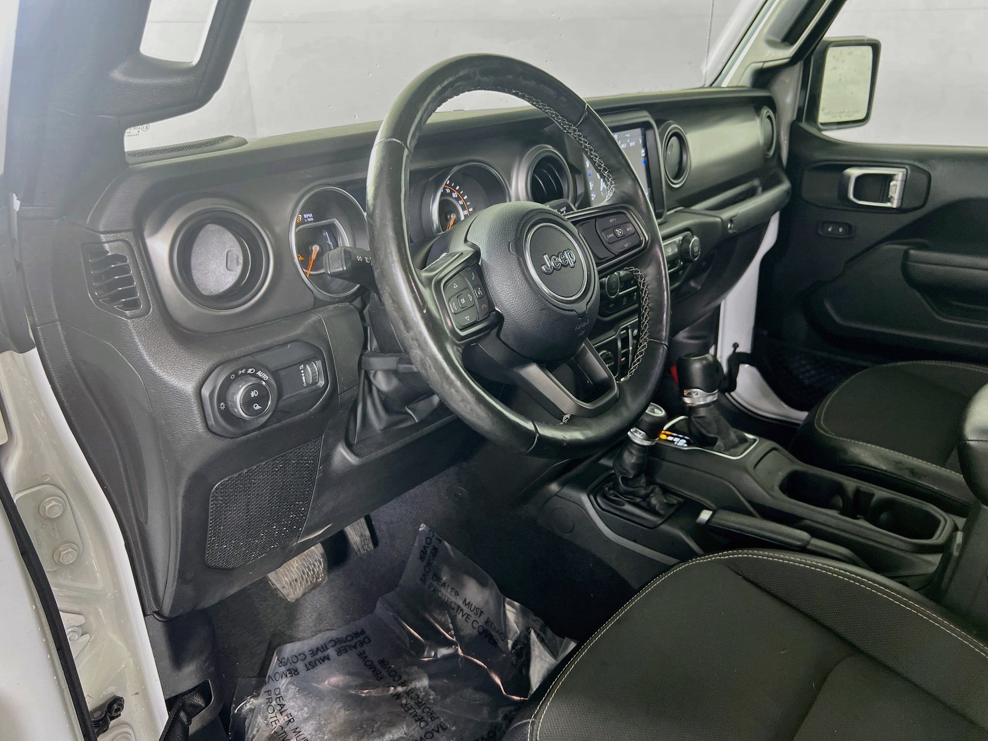 Used 2023 Jeep Gladiator Sport AWD/4WD image 9