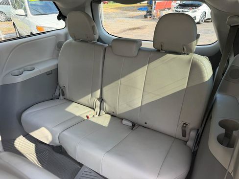 Used 2011 Toyota Sienna XLE w/ Premium Pkg FWD image 22
