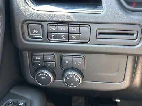 Used 2023 Chevrolet Tahoe Z71 w/ Luxury Package image 29