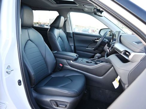 New 2026 Toyota Highlander XLE AWD/4WD image 15
