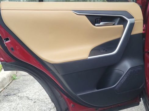 Used 2020 Toyota RAV4 Limited AWD/4WD image 13
