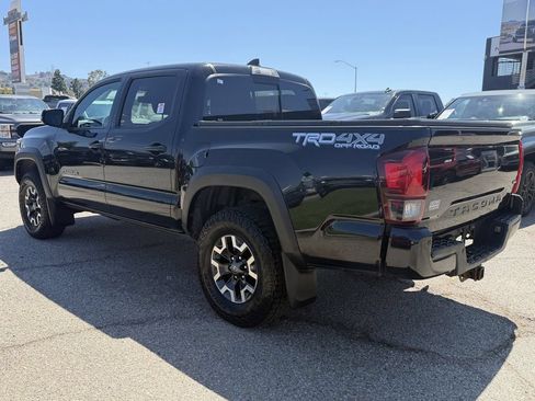 Used 2019 Toyota Tacoma TRD Off-Road w/ TRD Premium Off Road Package AWD/4WD image 4