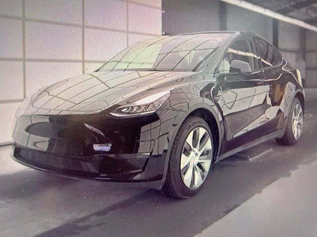 Used 2023 Tesla Model Y Long Range AWD/4WD image 2