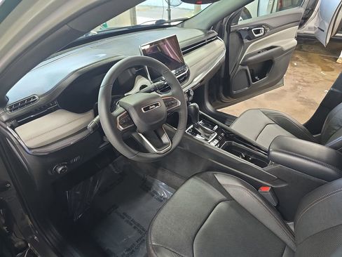 Used 2023 Jeep Compass Limited w/ Elite Group AWD/4WD image 16