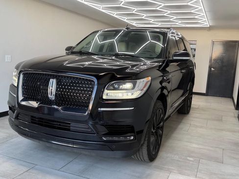 Used 2021 Lincoln Navigator Reserve image 2