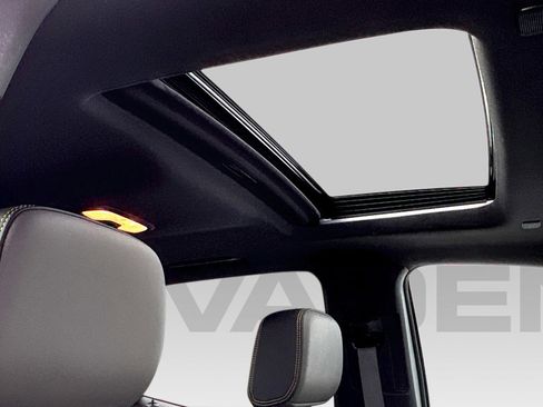 Certified 2025 Chevrolet Colorado ZR2 w/ Midnight Edition image 11