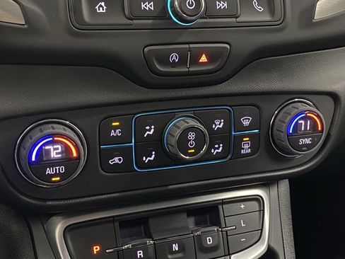 Used 2022 GMC Terrain SLE w/ Driver Convenience Package image 18