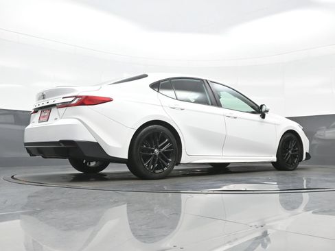 Used 2025 Toyota Camry SE FWD image 33